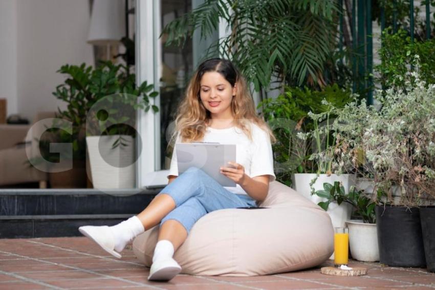 Full shot smiley woman working 23 2148899744 jpg 1